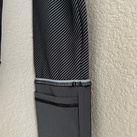 Lululemon Two-tone Ribbed Running Half Zip Black Gray  size M - Picture 4 of 11